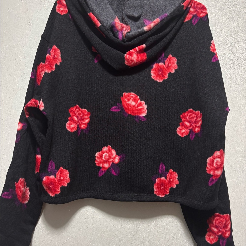 Victoria Secret Black with Floral Pull Over. Cinched at Bottom - Picture 8 of 8